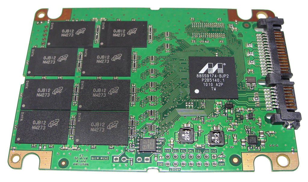 Unter die Haube gesehen: Das PCB der Crucial RealSSD C300 mit 64 GB.