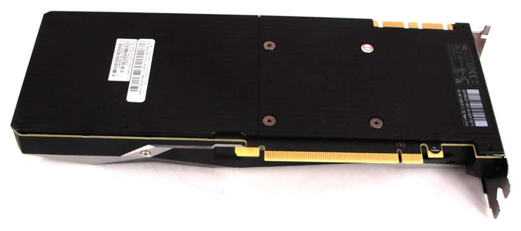 Die GeForce GTX 1080 Ti setzt auf eine großflächige Backplate.
