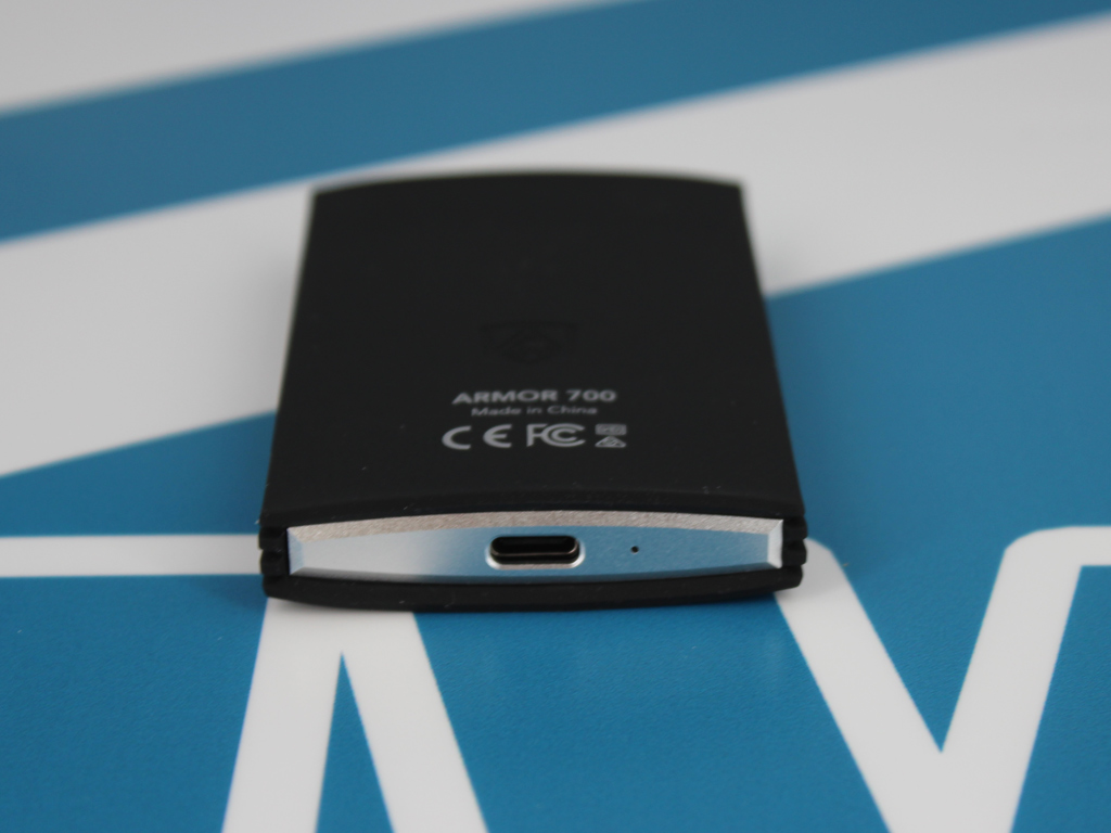 Die USB-Schnittstelle befindet sich an einer der Stirnseiten.