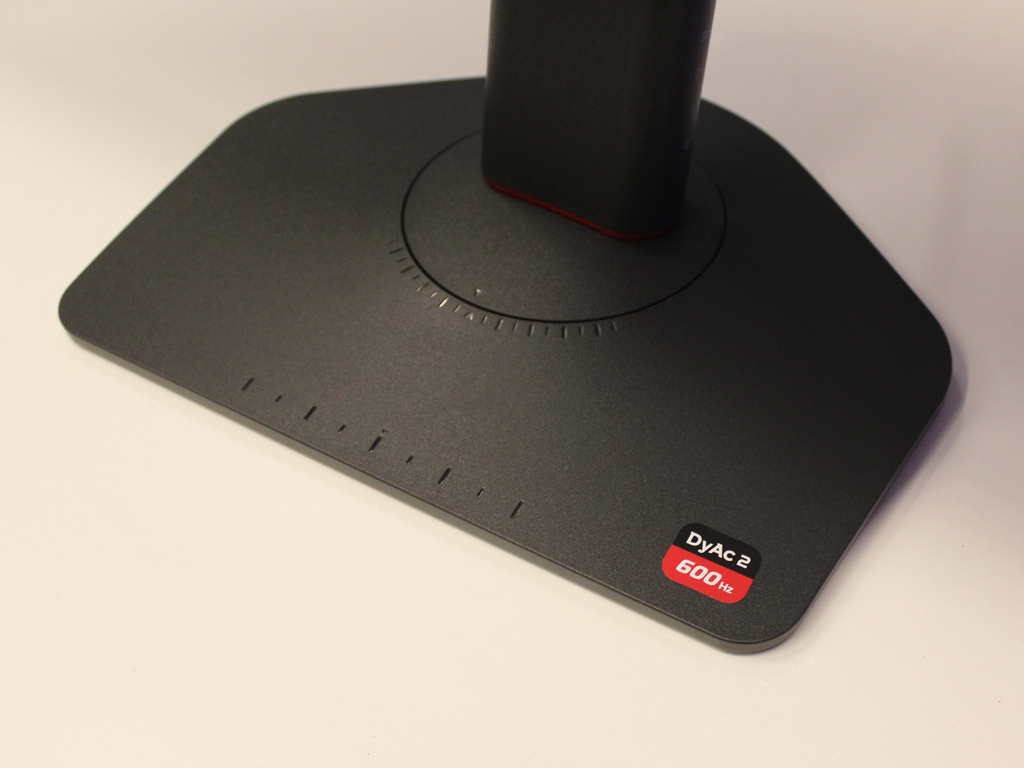 Solider Standfuß für sichere Positionierung.