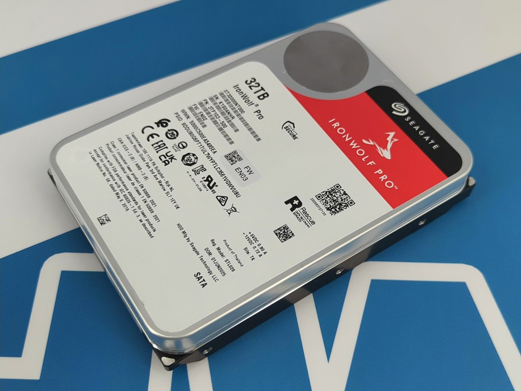 Seagate IronWolf Pro NAS HDD, 32 TB (Vorderseite).