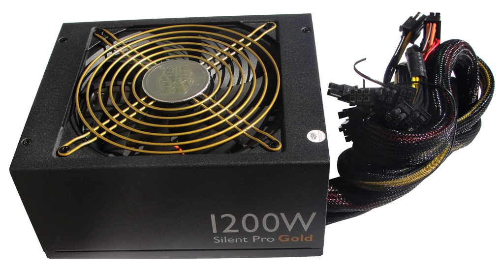 Das Cooler Master Silent Pro Gold Netzteil mit 1200 Watt.