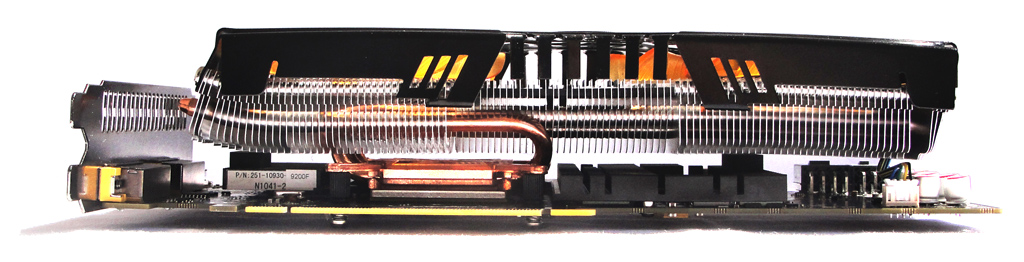Die GTX 580 AMP²! Edition benötigt drei Slots im PC-Gehäuse.