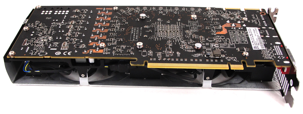 Die XFX Radeon HD 7950 Black Edition Dual Fan von der Unterseite.