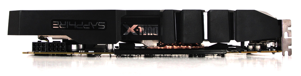 Die Sapphire Radeon HD 7970 OC von der Seite.
