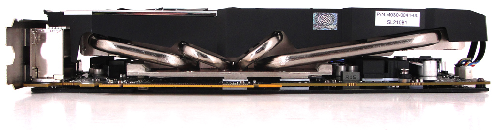 Die Sapphire TOXIC Radeon HD 7970 GHz Edition von der Seite.