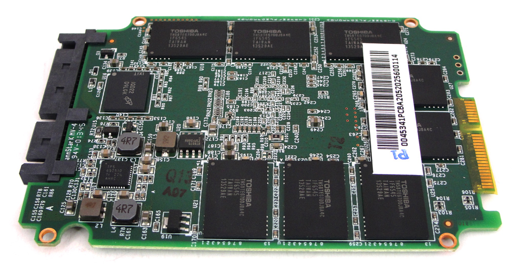 Die neuen 19 nm NAND-Speicher stammen aus den Fabrikhallen von Toshiba.