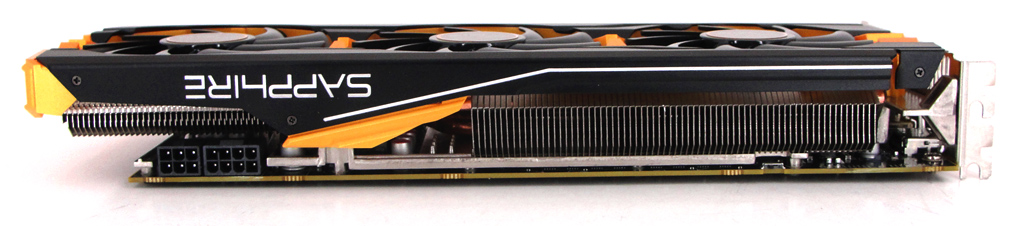 Die Radeon R9 290 Tri-X OC von Sapphire in der Seitenansicht.