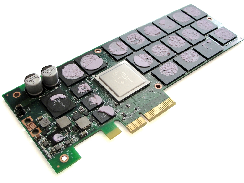 Die 20-nm-NAND-Flash-Speicher stammen aus Microns Herstellung.