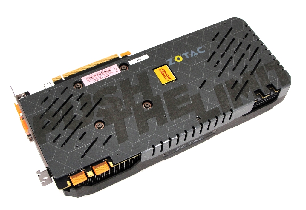 Auf der Rückseite der GTX 980 Ti befindet sich eine großflächige Backplate.