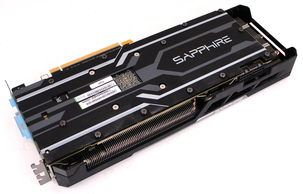 Die Radeon R9 390 Nitro von Sapphire kommt mit massiver Backplate.
