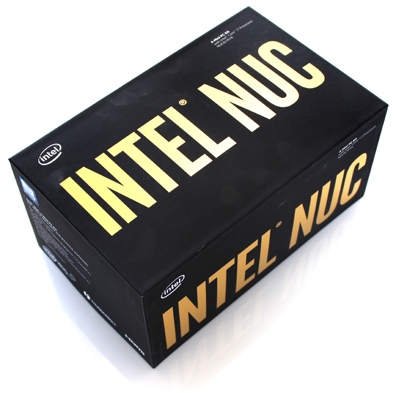 Die Verpackung des Intel NUC Kit NUC6i7KY kommt in einem edlen, schwarzen Design daher und macht direkt Lust aufs Auspacken.