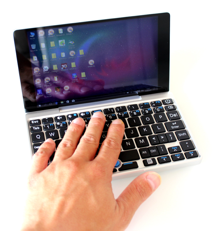 Die Tastatur ist gewöhnungsbedürftig, aber der Multi-Touch-Screen kann dafür vollends überzeugen.