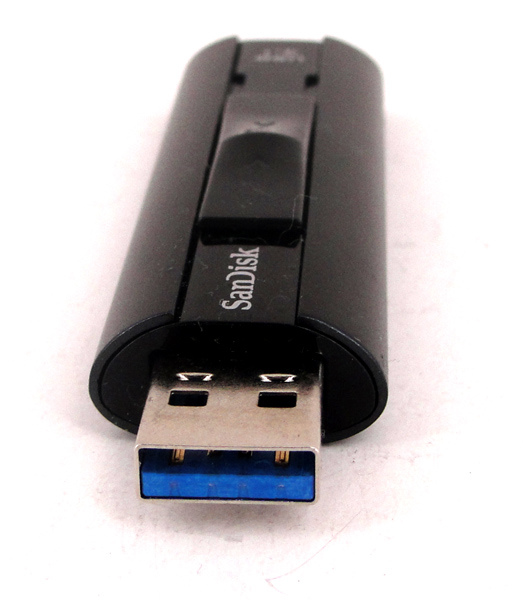 Dank Schiebemechanismus ist der USB-Anschluss unterwegs geschützt.