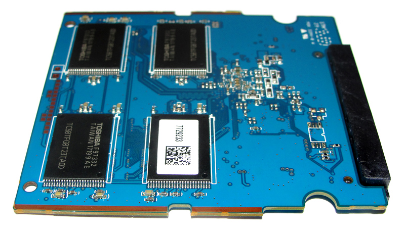 Auf der Toshiba-SSD arbeitet BiCS3 Flash, der auf 3D-TLC-NAND-Technologie mit 64 Ebenen basiert.