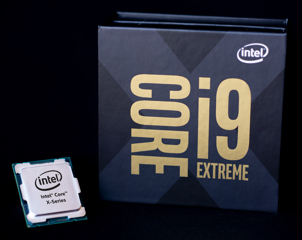 Intel liefert die Core-X-Extreme-Editon in der gewohnt schwarzen Hülle (Bildquelle: Intel)