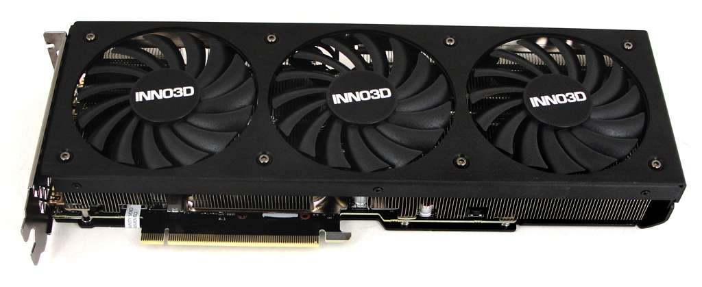 Drei 90-mm-Axial-Lüfter zeichnen sich für die Kühlung der GeForce-GPU verantwortlich.