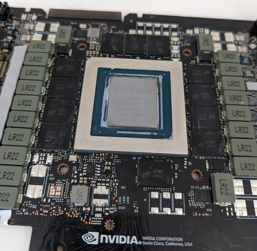 GPU und GDDR6X-Speicher auf der INNO3D GeForce RTX 3090 Ti X3 OC