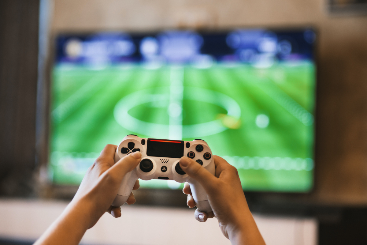 Auch Prominente nutzen Gaming, Konsole und Co. in ihrer Freizeit.